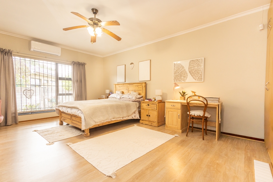 5 Bedroom Property for Sale in Ferndale Western Cape